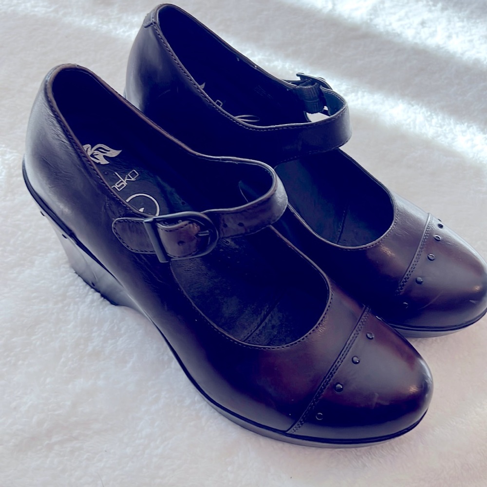 Dansko heels only worn once. SZ 40